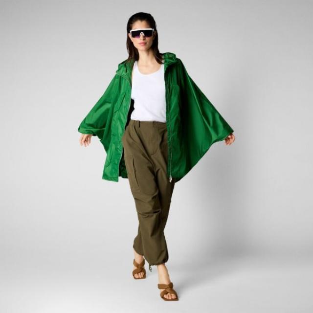 cape de pluie Elyse Save the Duck. Pour être bien au sec et stylé.